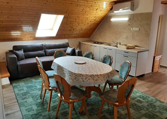 8 Feroehelyes Apartament *